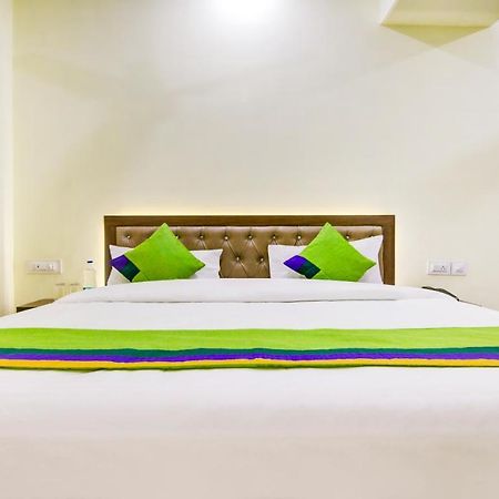 Itsy Hotels Oasis Inn ジャランダール エクステリア 写真