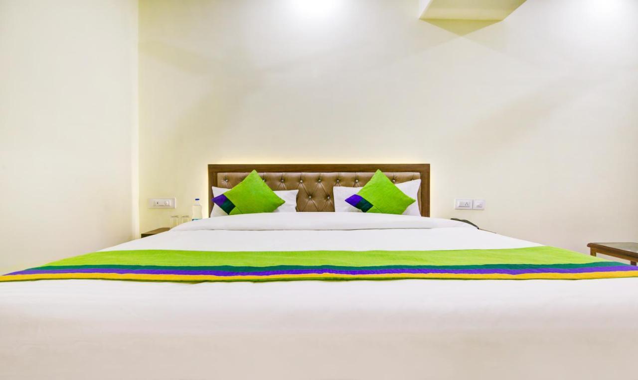 Itsy Hotels Oasis Inn ジャランダール エクステリア 写真