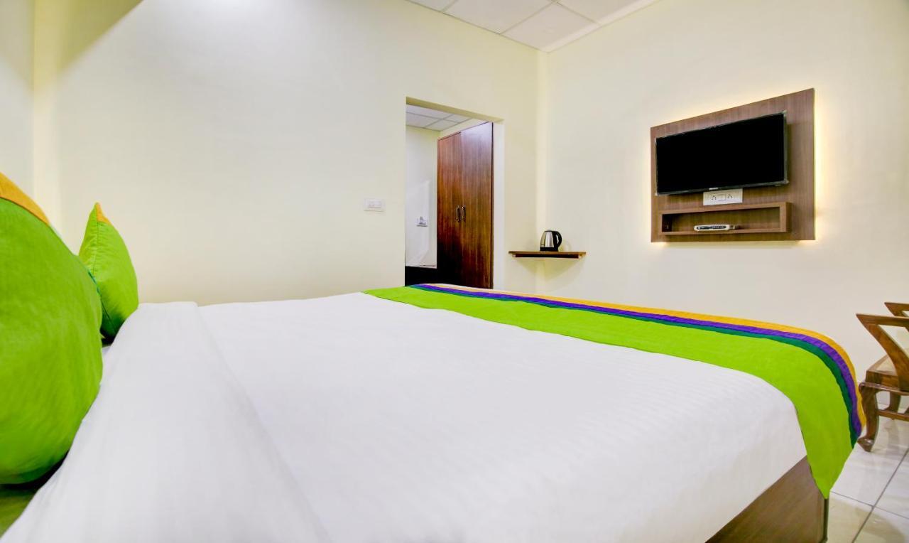 Itsy Hotels Oasis Inn ジャランダール エクステリア 写真